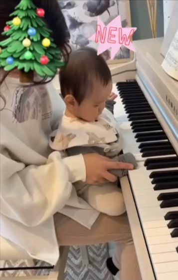 山田遥楓の嫁、A子さんが子どもとピアノを楽しむインスタ画像写真